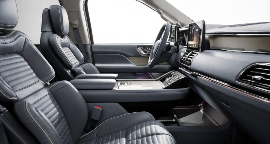 Интерьер Lincoln Navigator Black Label 2017 года  (фото 11 из 52)